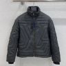 ルイヴィトン ジャケット スーパーコピー キルテッドテクニカルブルゾン メンズ 1AGIOO LV ロゴ ダウンコート ブラック 軽量 暖かい