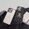 シャネル iphone15ultra ケース 革 シープスキン 高品質 白黒 Chanel アイフォーン15 携帯ケース 高级 ゴールド 菱形紋様 シンプル-Cutezaka