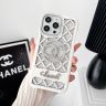 シャネル iphone 15ultra ケース 透かし彫り 菱形紋様 ラインストーン付き ブランドロゴ Chanel アイフォーン15ultra スマホケース 高校生 綺麗-Cutezaka