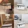 シャネル、ルイ・ヴィトン、エルメスの製品を集めたコレクションレディース,メンズ,ユニセックス,シンプル,カジュアル,おしゃれ,新作